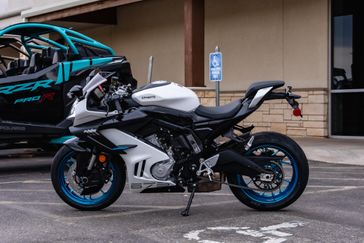 2025 CFMOTO 675SS NEBULA WHITE 