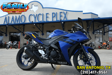 2018 YAMAHA YZFR3 BLUE AND BLACK