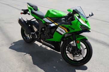 New 2025 KAWASAKI NINJA ZX6R KRT EDITION LIME GREEN AND EBONY AND PEARL BLIZZARD WHITE 