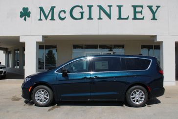 New 2025 Chrysler Pacifica Select