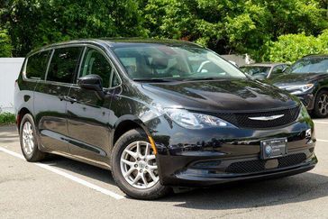 Used 2023 Chrysler Voyager LX's photo