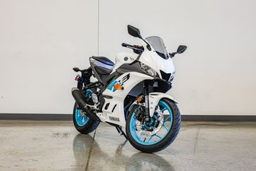 2024 YAMAHA YZFR3  VIVID WHITE