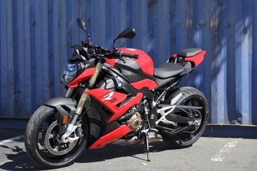 RACING RED