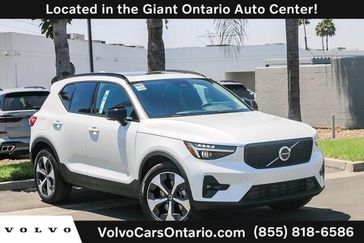 New 2026 Volvo XC40 