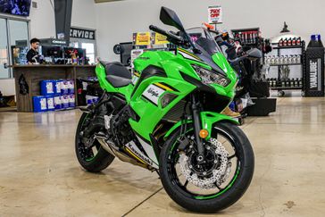 2025 KAWASAKI NINJA 650 KRT EDITION ABS  LIME GREENEBONYPEARL BLIZZARD WHITE