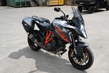 2016 KTM 1290 SUPER DUKE GREY AND ORANGE 