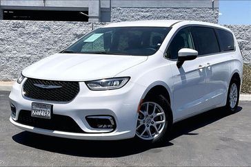 Used 2023 Chrysler Pacifica Touring L