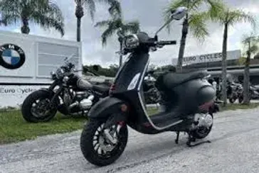 2022 Vespa Sprint in a BLACK exterior color. Euro Cycles of Tampa Bay 813-926-9937 eurocyclesoftampabay.com 