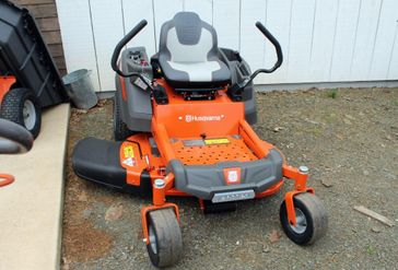 2023 Husqvarna Z 242F 