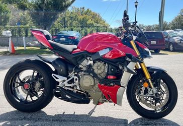 2022 Ducati Streetfighter in a RED exterior color. Euro Cycles of Tampa Bay 813-926-9937 eurocyclesoftampabay.com 
