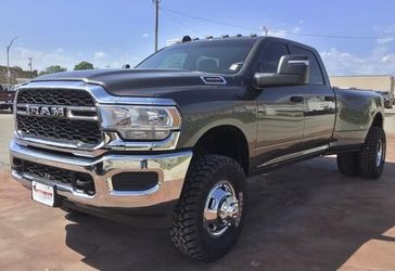 2024 RAM 3500 Tradesman Crew Cab 4x4 8' Box