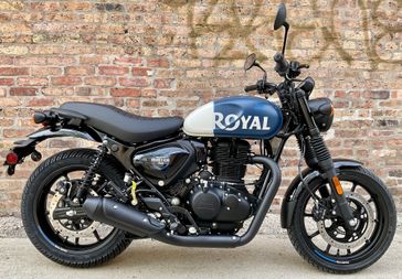 2023 Royal Enfield Hunter 350   in a Rebel Blue exterior color. Motoworks Chicago 312-738-4269 motoworkschicago.com 