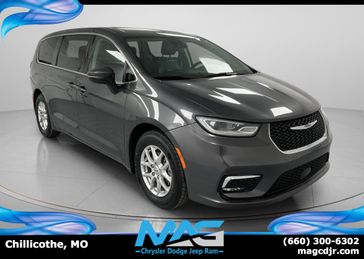 Used 2023 Chrysler Pacifica Touring L