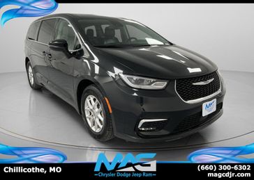 Used 2023 Chrysler Pacifica Touring L
