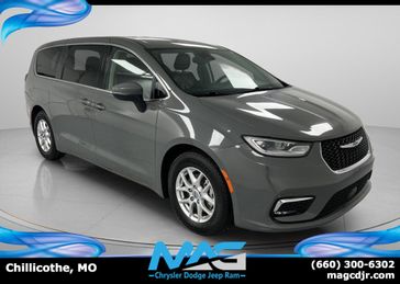 Used 2023 Chrysler Pacifica Touring L