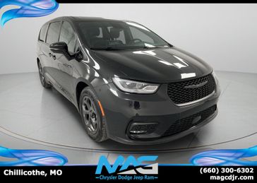 Used 2023 Chrysler Pacifica Hybrid Limited