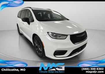 Used 2025 Chrysler Pacifica Limited