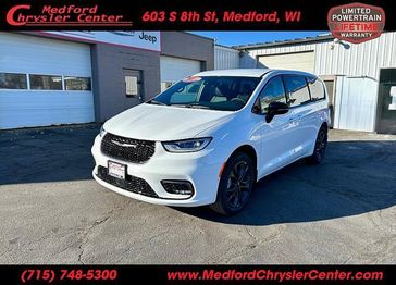 New 2026 Chrysler Pacifica Select Awd