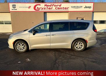 Used 2024 Chrysler Pacifica 
