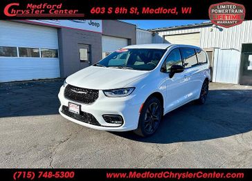 New 2026 Chrysler Pacifica Select Awd