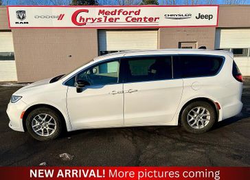 Used 2024 Chrysler Pacifica 