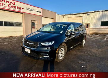 Used 2024 Chrysler Pacifica 