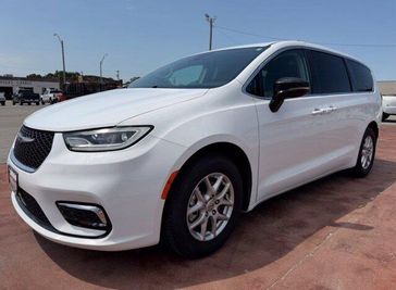 Used 2024 Chrysler Pacifica Touring L