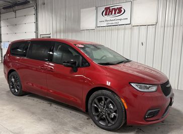New 2026 Chrysler Pacifica Select