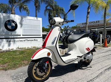 2022 Vespa Sprint in a RACING exterior color. Euro Cycles of Tampa Bay 813-926-9937 eurocyclesoftampabay.com 