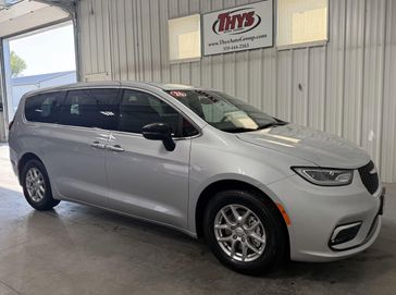 New 2026 Chrysler Pacifica Select
