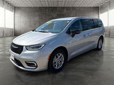 Used 2024 Chrysler Pacifica Touring L