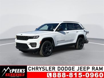 2023 Jeep Grand Cherokee Altitude 4x4 in a Bright White Clear Coat exterior color and Blackinterior. McPeek's Chrysler Dodge Jeep Ram of Anaheim 888-861-6929 mcpeeksdodgeanaheim.com 