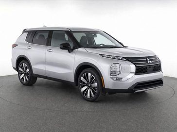 Used 2025 Mitsubishi Outlander SE