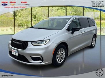 Used 2024 Chrysler Pacifica Touring L