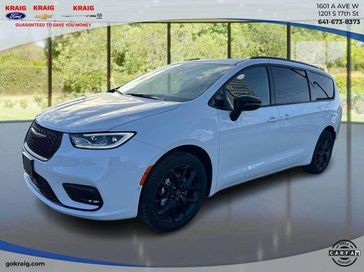 New 2026 Chrysler Pacifica Select