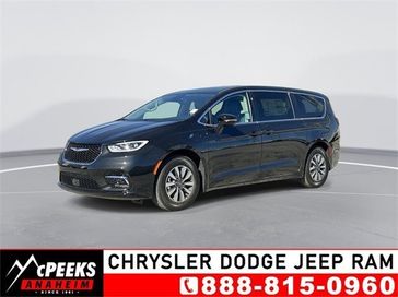 2024 Chrysler Pacifica Plug-in Hybrid Select in a Brilliant Black Crystal Pearl Coat exterior color and Black/Alloy/Blackinterior. McPeek's Chrysler Dodge Jeep Ram of Anaheim 888-861-6929 mcpeeksdodgeanaheim.com 