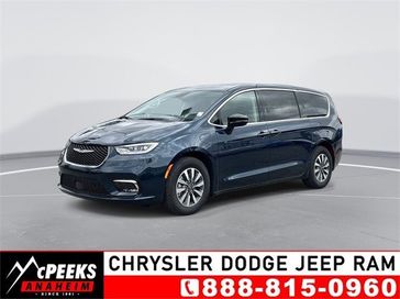 2024 Chrysler Pacifica Plug-in Hybrid Select in a Fathom Blue Pearl Coat exterior color and Black/Alloy/Blackinterior. McPeek's Chrysler Dodge Jeep Ram of Anaheim 888-861-6929 mcpeeksdodgeanaheim.com 
