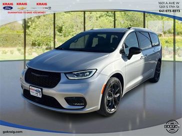 New 2026 Chrysler Pacifica Select Awd