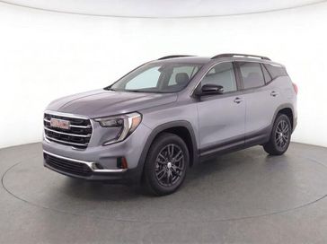 Used 2025 GMC Acadia Elevation