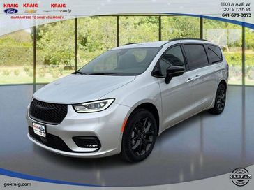 New 2026 Chrysler Pacifica Select Awd