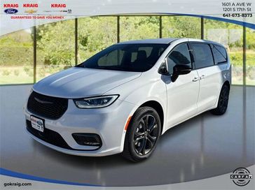 New 2026 Chrysler Pacifica Select Awd