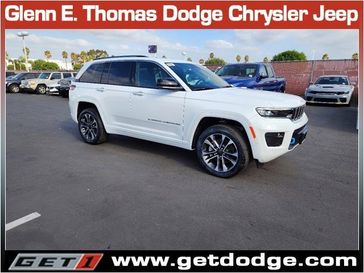 2022 Jeep Grand Cherokee Overland 4xe in a Bright White Clear Coat exterior color and Global Blackinterior. Glenn E Thomas 100 Years Of Excellence (866) 340-5075 getdodge.com 