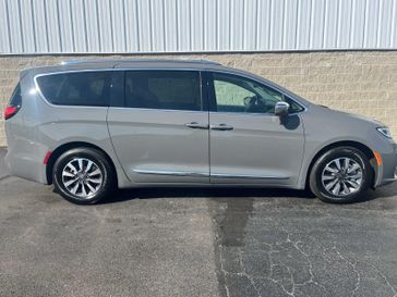 2021 Chrysler Pacifica Hybrid Limited in a Ceramic Gray Clear Coat exterior color and Black/Alloy/Blackinterior. Wilmington Auto Center Chrysler Dodge Jeep Ram (937) 556-6430 wilmingtonautocentercdjr.com 