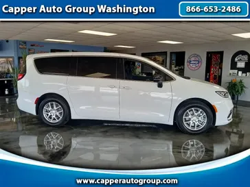 New 2026 Chrysler Pacifica Select