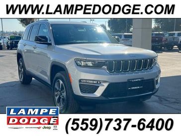 2024 Jeep Grand Cherokee 4xe in a Silver Zynith exterior color and Global Blackinterior. Lampe Chrysler Dodge Jeep RAM 559-471-3085 pixelmotiondemo.com 