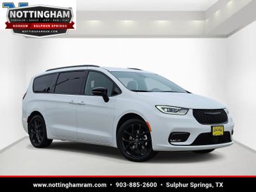 New 2026 Chrysler Pacifica Select