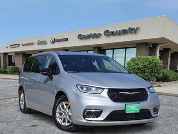 Used 2024 Chrysler Pacifica Touring L