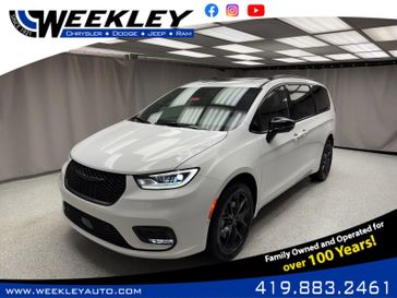 New 2026 Chrysler Pacifica Limited Awd