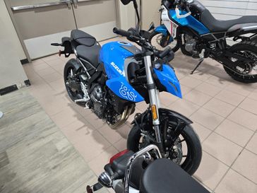2025 SUZUKI GSX8S GLASS SPARKLE BLACK AND PEARL COSMIC BLUE 
