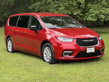 New 2026 Chrysler Pacifica Select